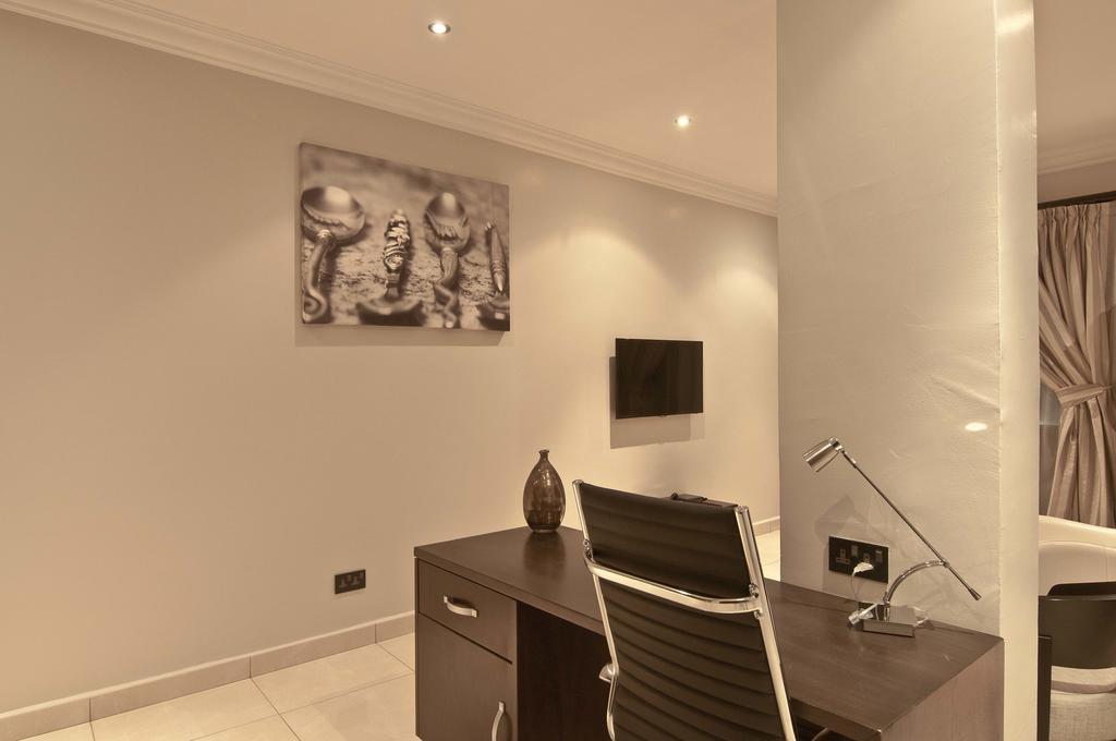 L'Eola Suites Abuja Phòng bức ảnh