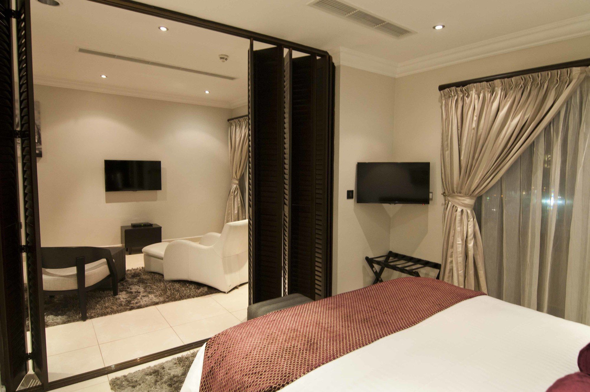 L'Eola Suites Abuja Ngoại thất bức ảnh