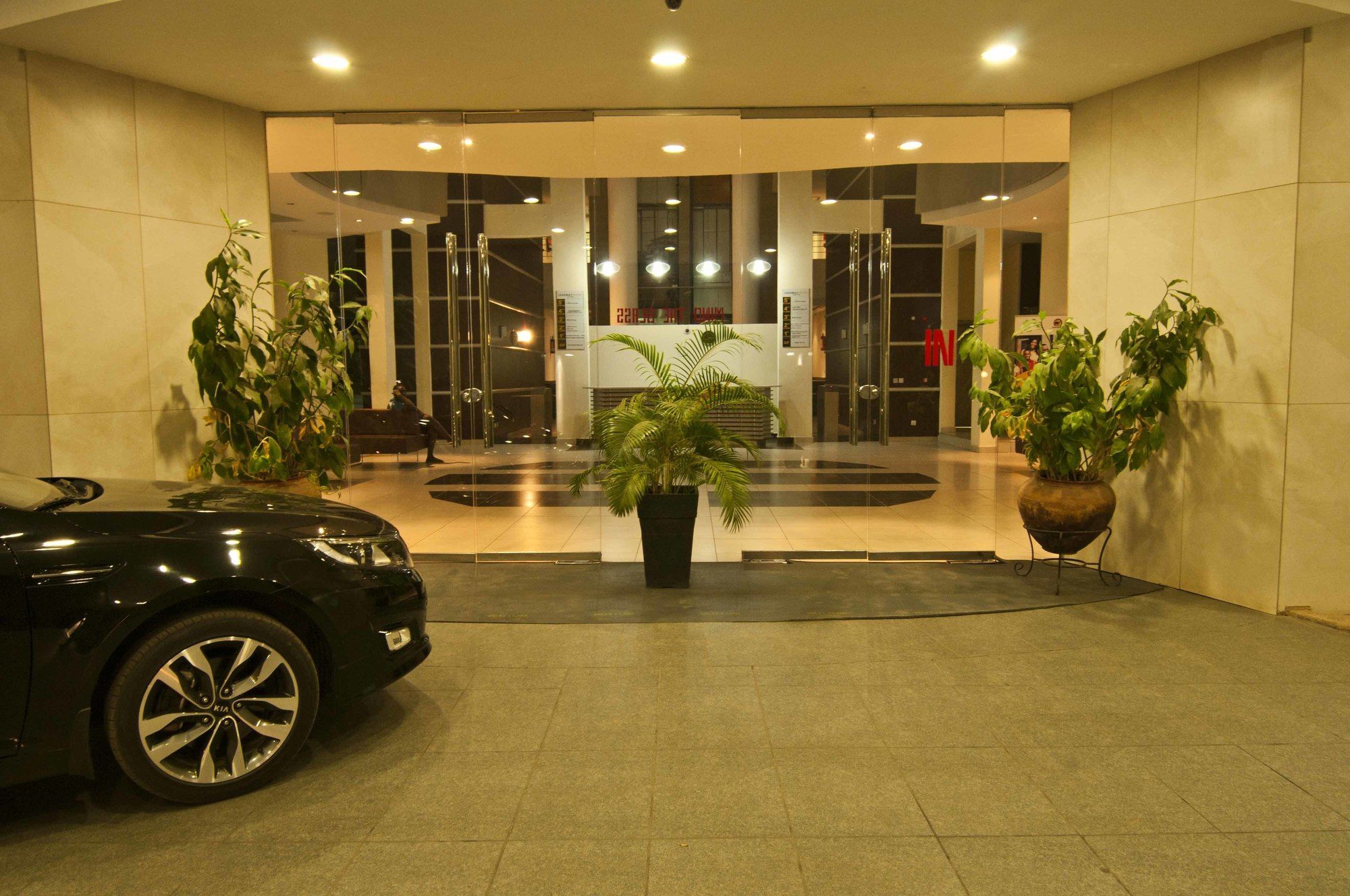 L'Eola Suites Abuja Ngoại thất bức ảnh
